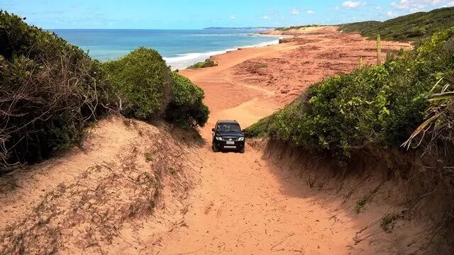 Trilha 4x4 subindo uma duna, no chapadão de Pipa Trilha 4x4 subindo uma duna, no chapadão de Pipa