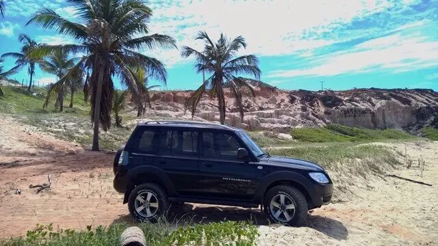 Trilha 4x4 entre o chapadão de Pipa e a praia do Amor Trilha 4x4 entre o chapadão de Pipa e a praia do Amor