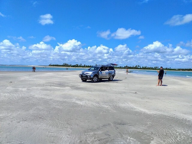 Passeio de SUV pela praia da Ponta de Lucena, nas piscinas naturais Caminho de Moisés